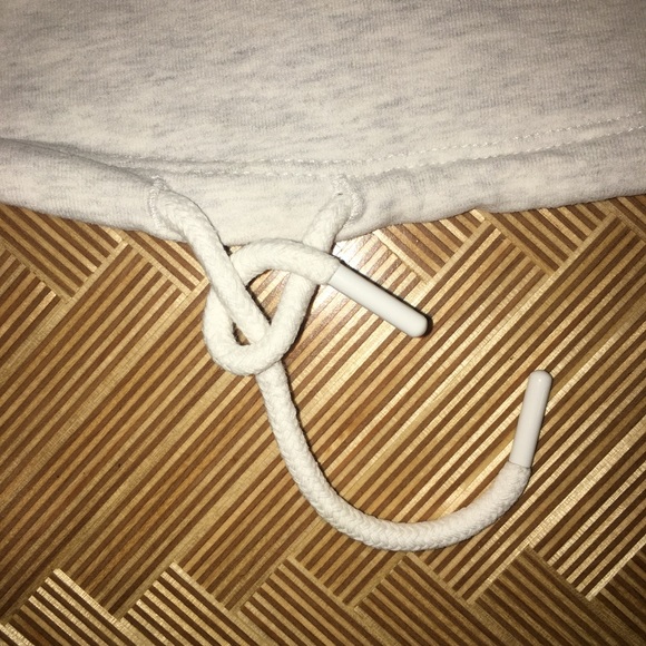 The Constant Ola cropped Hoodie - Picture 10 of 15